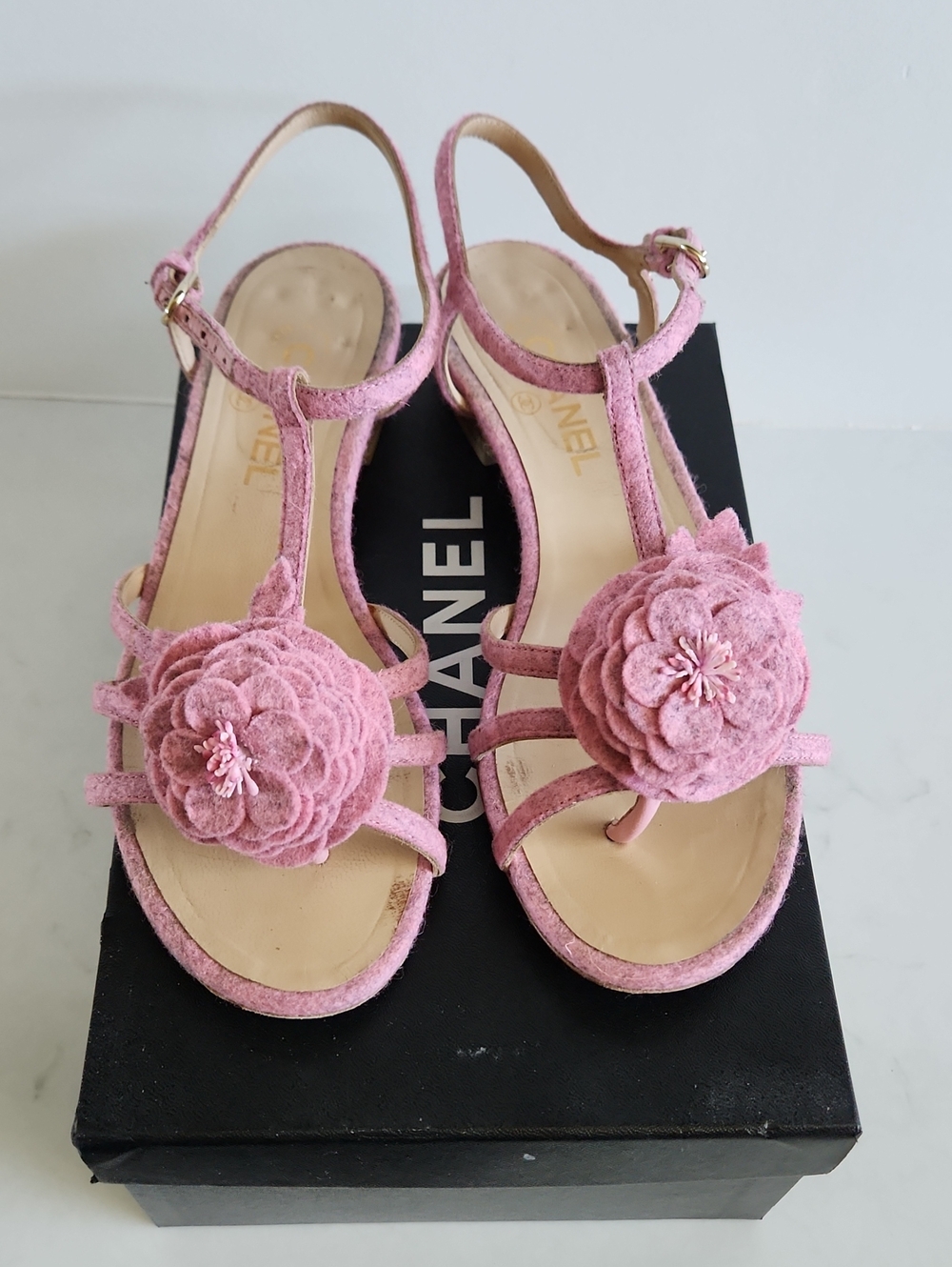 Chsnel Chine Felt Pink Sandals Size 40 ( US 10)